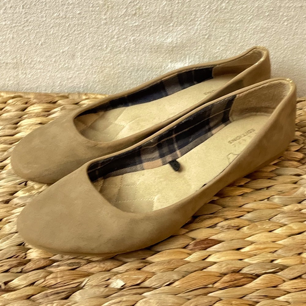 Basic Editions tan suede flats